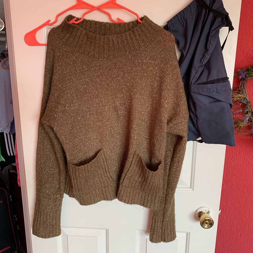L / XL TURTLENECK KNIT SWEATER